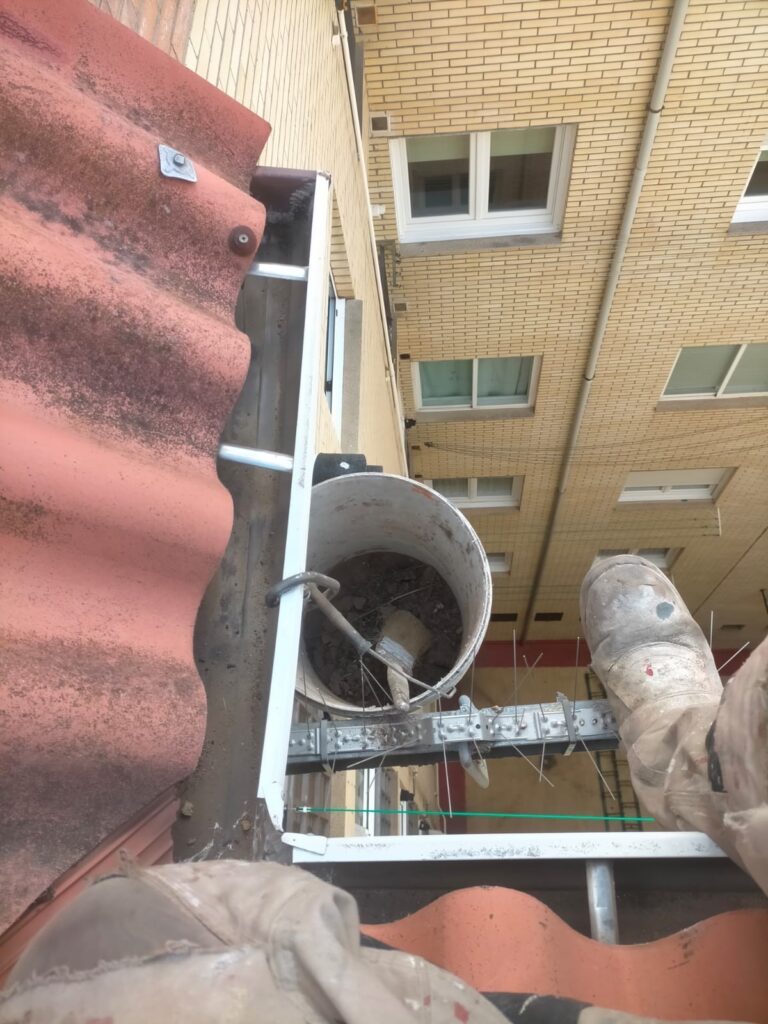 limpieza y reparaciÓn canalones tresalfa 2