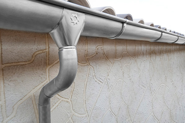 Por qué no debería instalar canalones por mi cuenta